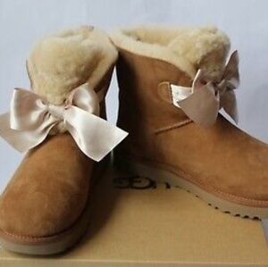 NWT Ugg Gita Bow Mini Boot